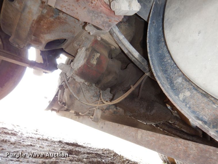 image for item KN9989 1994 White GMC WG  semi truck