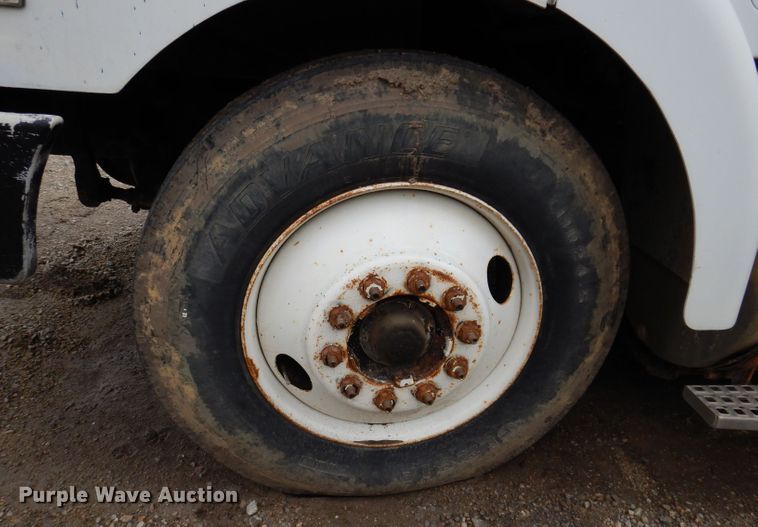 image for item KN9989 1994 White GMC WG  semi truck