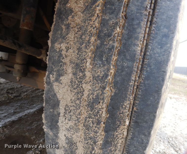 image for item KN9989 1994 White GMC WG  semi truck