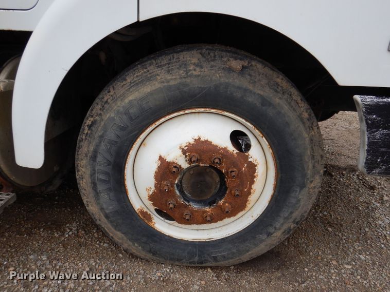 image for item KN9989 1994 White GMC WG  semi truck