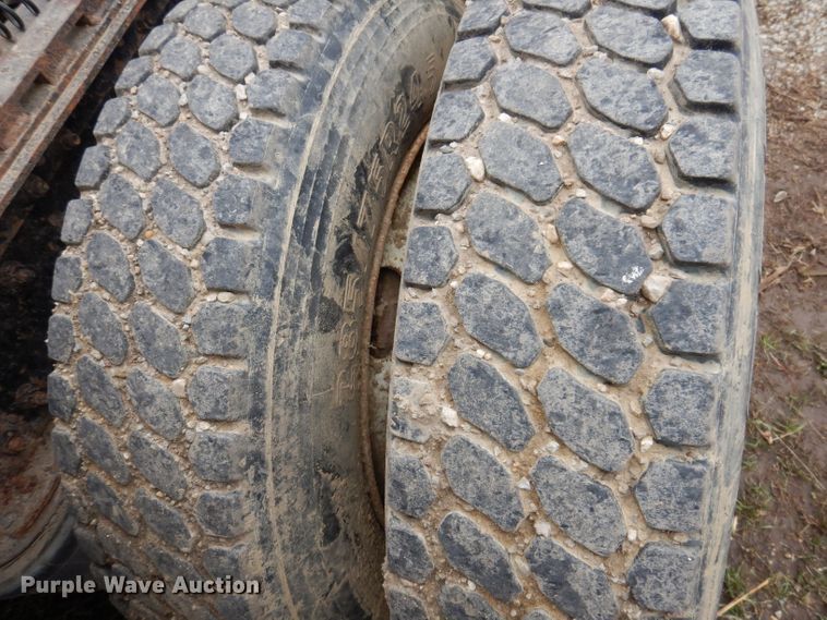 image for item KN9989 1994 White GMC WG  semi truck