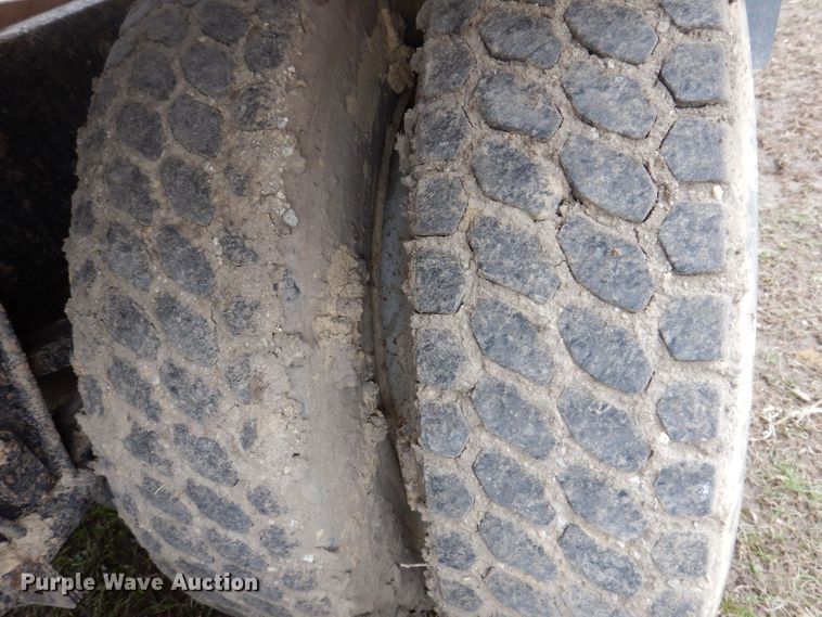 image for item KN9989 1994 White GMC WG  semi truck