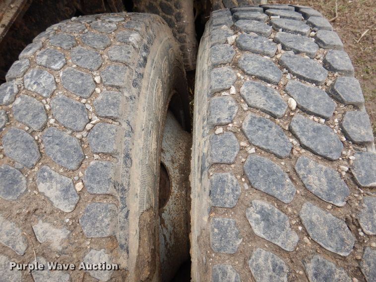 image for item KN9989 1994 White GMC WG  semi truck