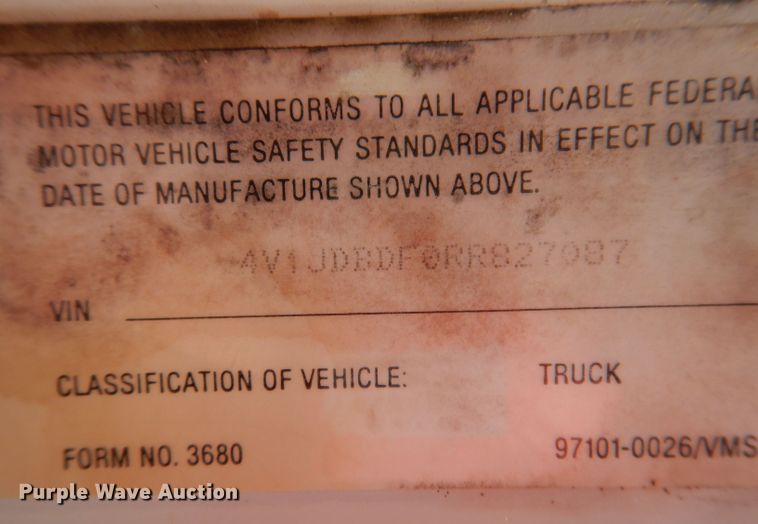 image for item KN9989 1994 White GMC WG  semi truck