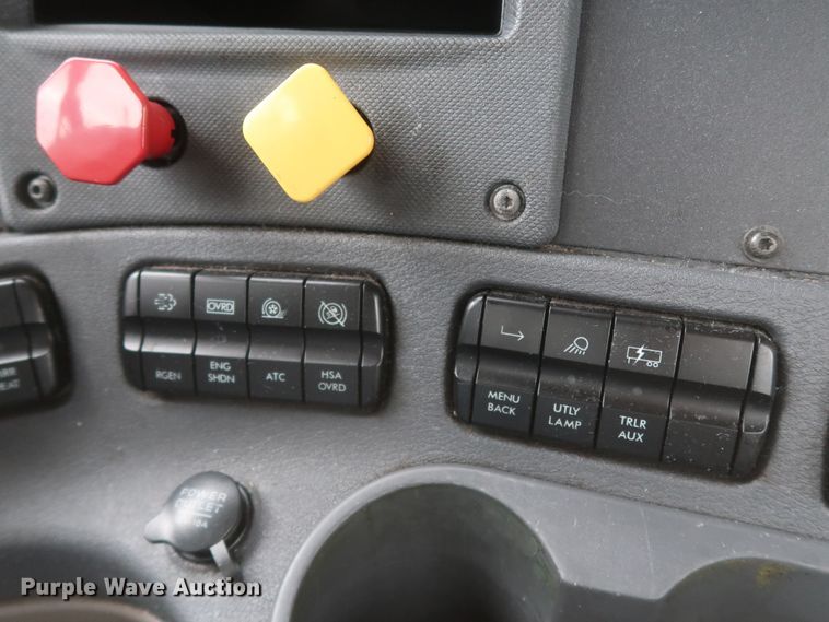 image for item KR9810 2017 Freightliner Cascadia 125  semi truck