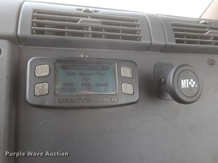 image for item KR9810 2017 Freightliner Cascadia 125  semi truck