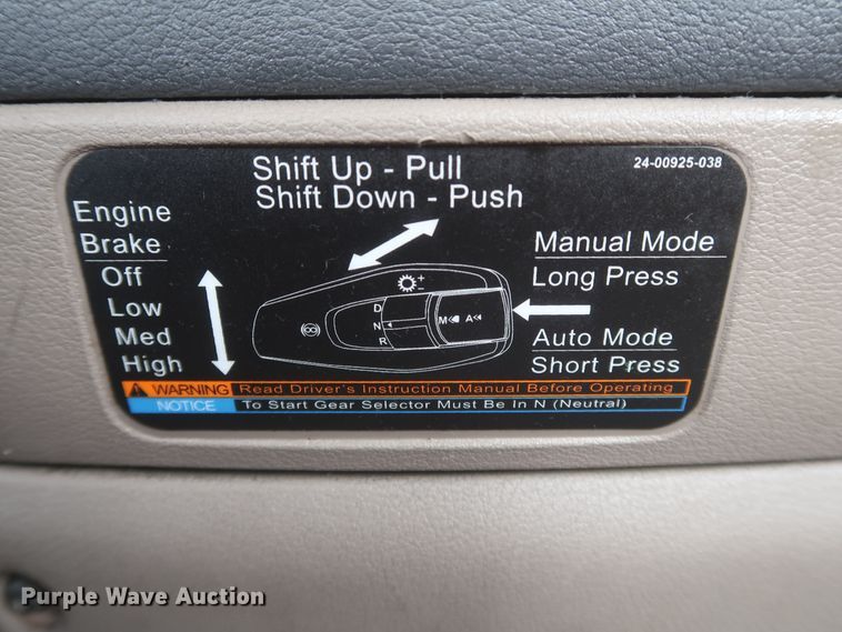 image for item KR9810 2017 Freightliner Cascadia 125  semi truck