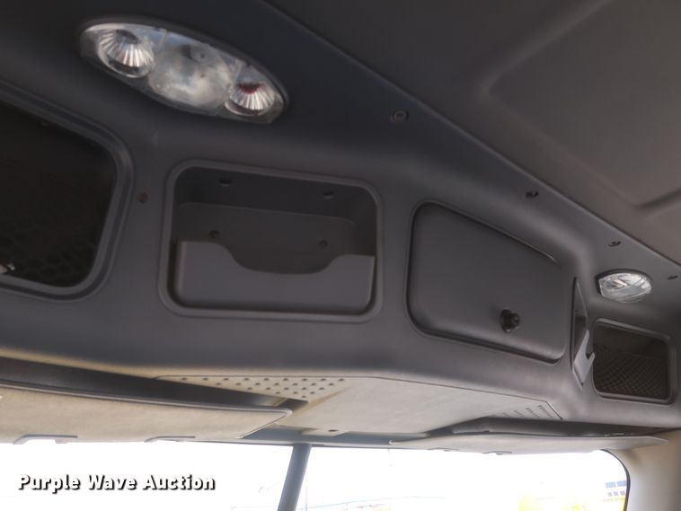 image for item KR9810 2017 Freightliner Cascadia 125  semi truck