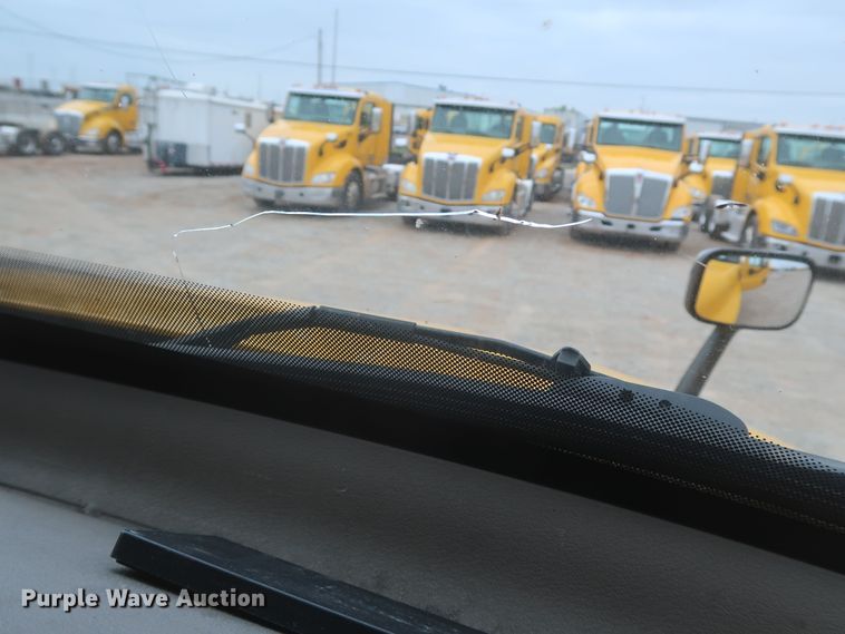 image for item KR9810 2017 Freightliner Cascadia 125  semi truck