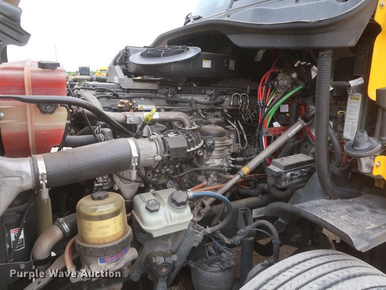 image for item KR9810 2017 Freightliner Cascadia 125  semi truck