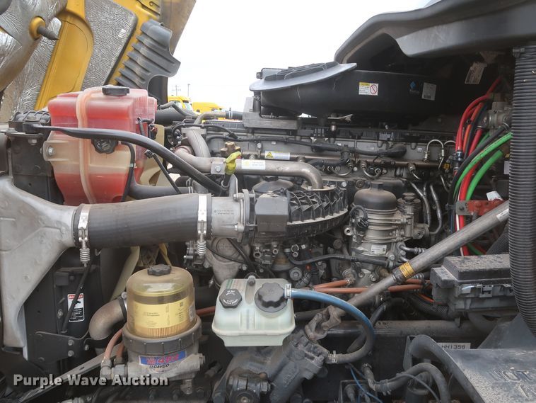 image for item KR9810 2017 Freightliner Cascadia 125  semi truck