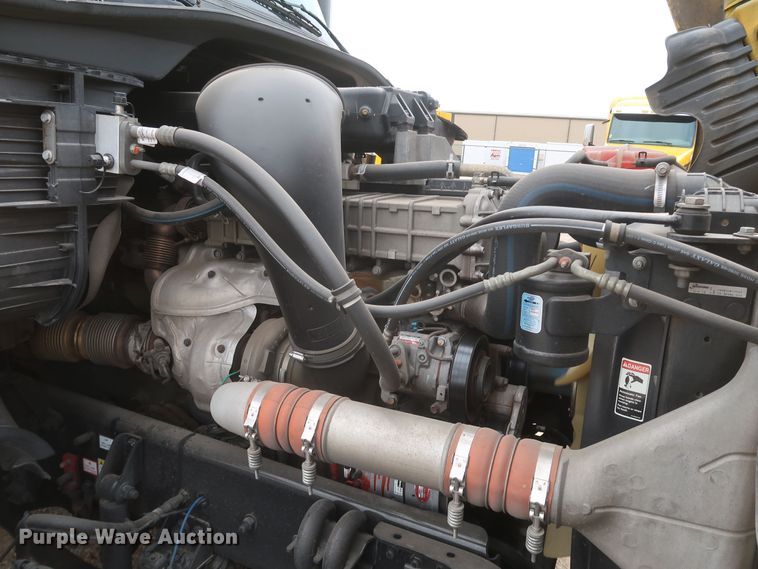 image for item KR9810 2017 Freightliner Cascadia 125  semi truck