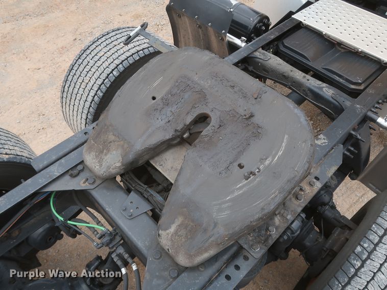 image for item KR9810 2017 Freightliner Cascadia 125  semi truck