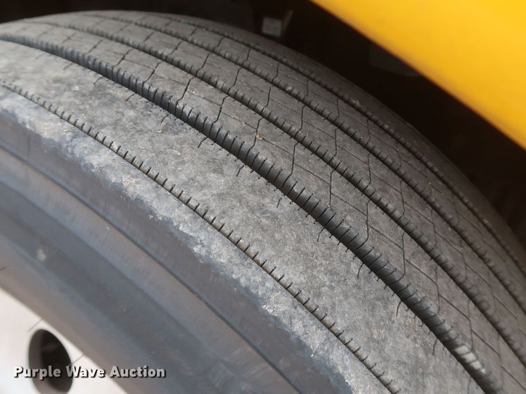 image for item KR9810 2017 Freightliner Cascadia 125  semi truck