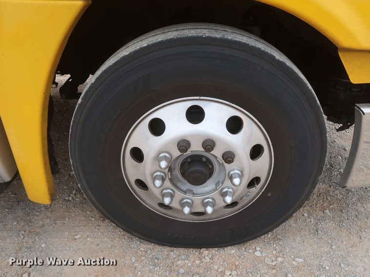 image for item KR9810 2017 Freightliner Cascadia 125  semi truck