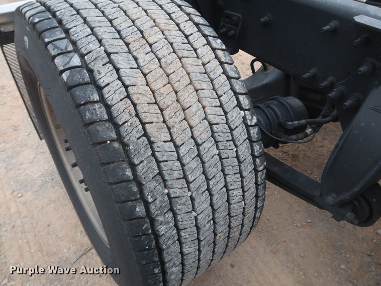 image for item KR9810 2017 Freightliner Cascadia 125  semi truck