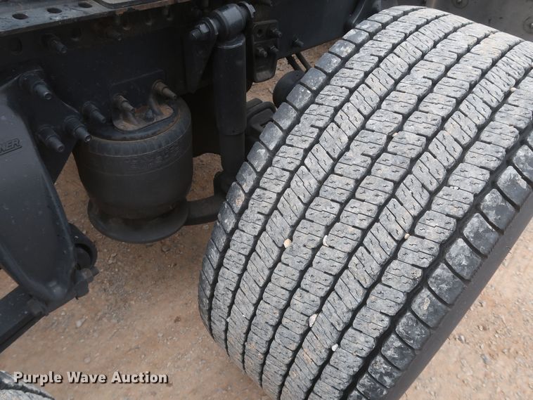 image for item KR9810 2017 Freightliner Cascadia 125  semi truck