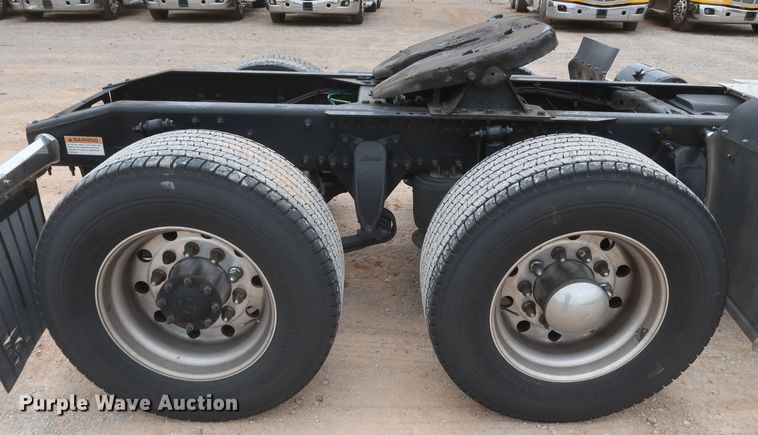 image for item KR9810 2017 Freightliner Cascadia 125  semi truck