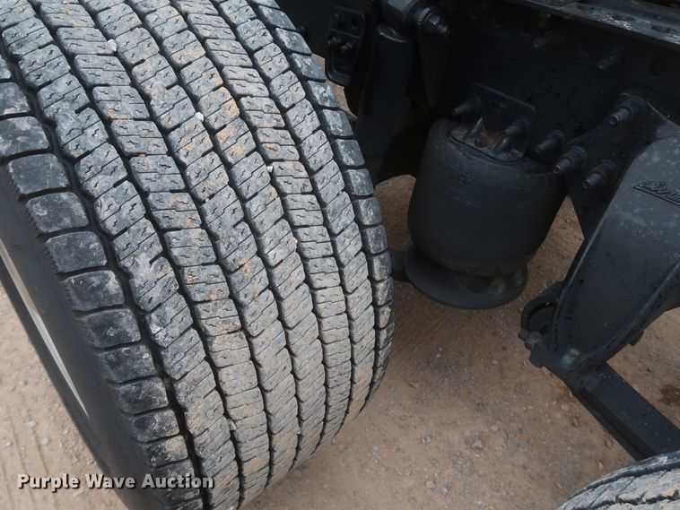 image for item KR9810 2017 Freightliner Cascadia 125  semi truck