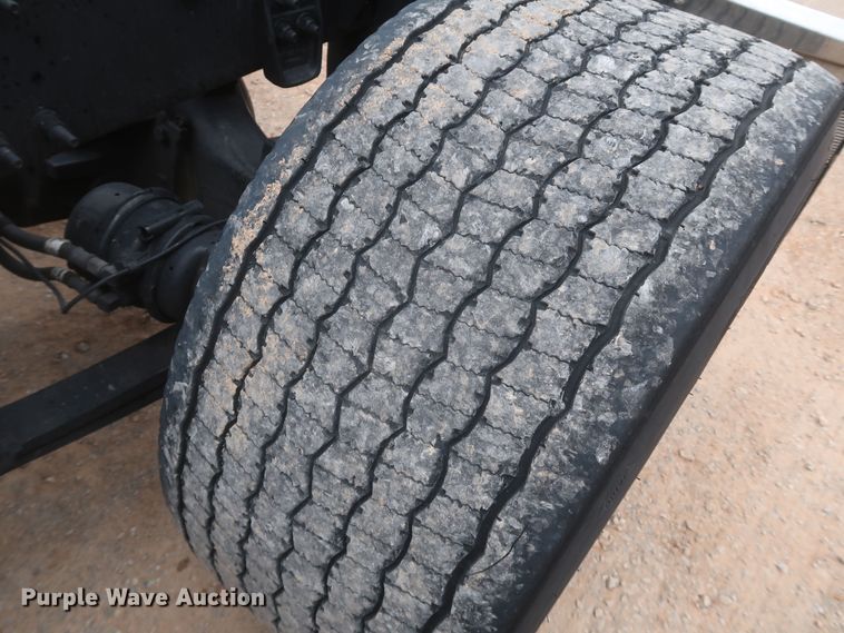 image for item KR9810 2017 Freightliner Cascadia 125  semi truck