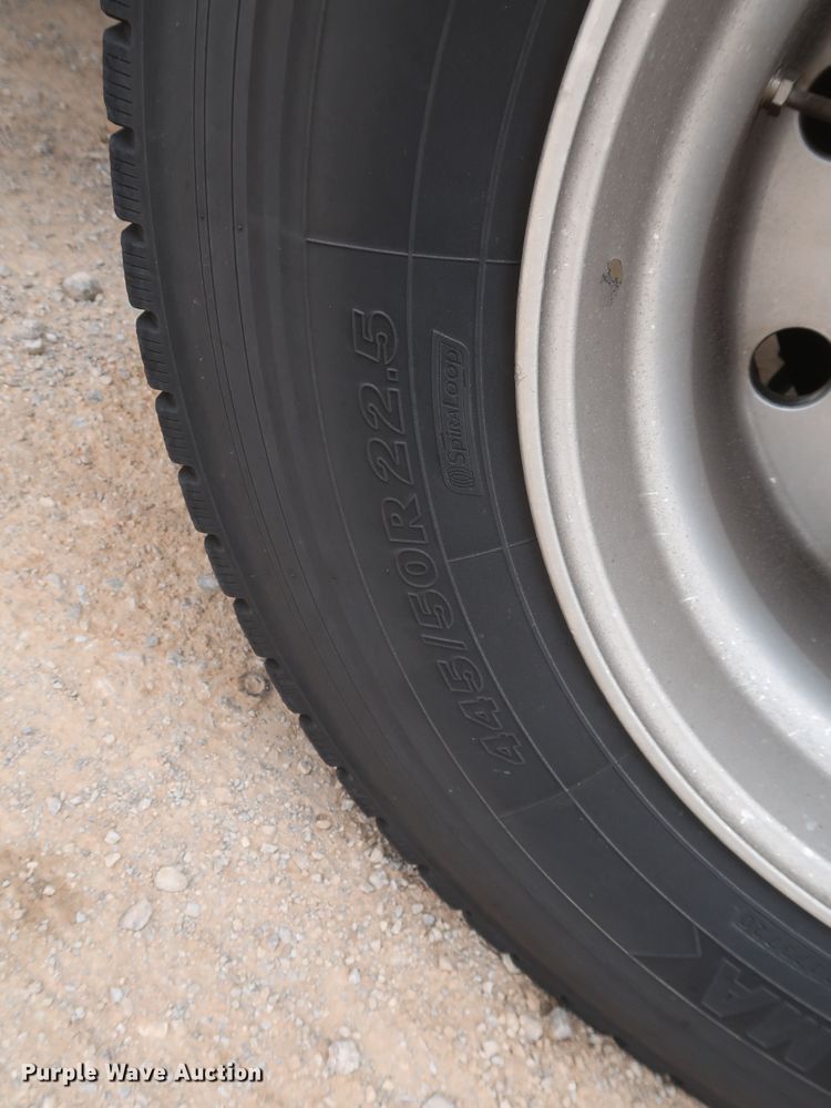 image for item KR9810 2017 Freightliner Cascadia 125  semi truck