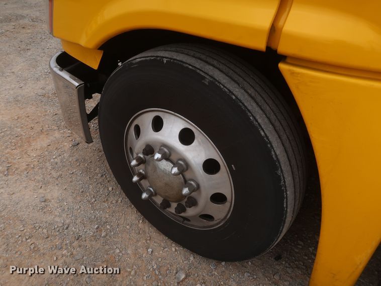 image for item KR9810 2017 Freightliner Cascadia 125  semi truck