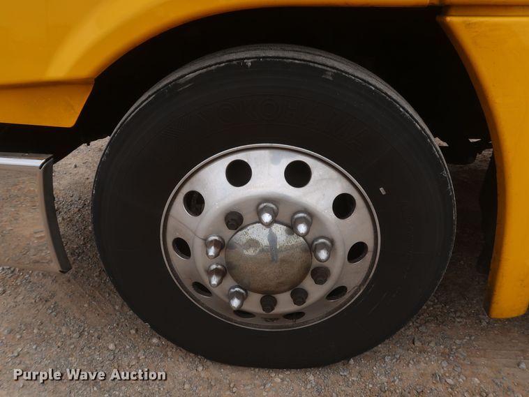 image for item KR9810 2017 Freightliner Cascadia 125  semi truck