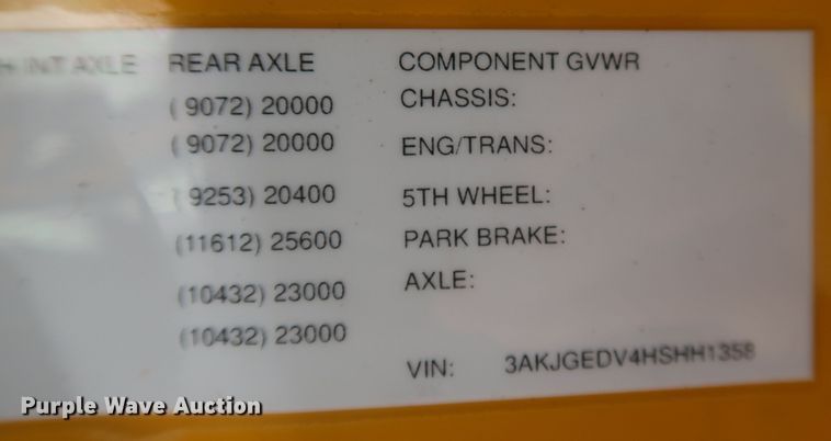 image for item KR9810 2017 Freightliner Cascadia 125  semi truck