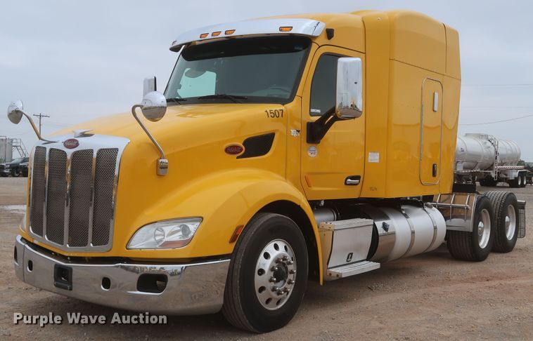 image for item KR9811 2015 Peterbilt 579  semi truck