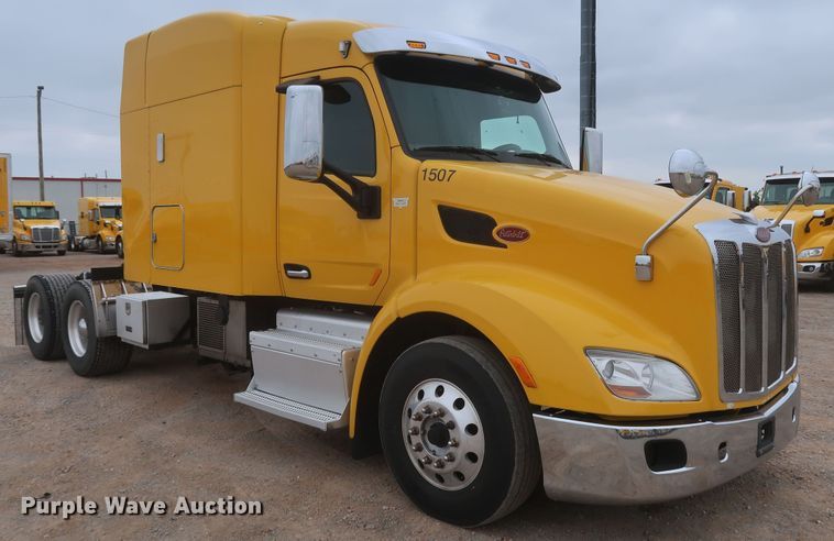 image for item KR9811 2015 Peterbilt 579  semi truck