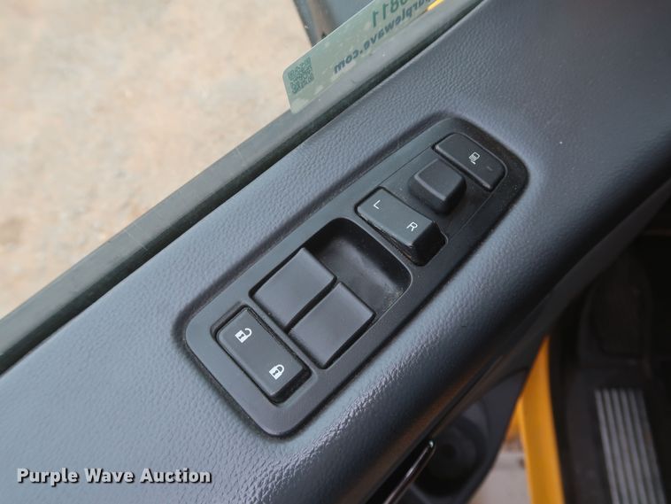 image for item KR9811 2015 Peterbilt 579  semi truck