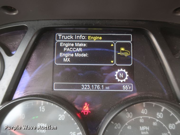 image for item KR9811 2015 Peterbilt 579  semi truck