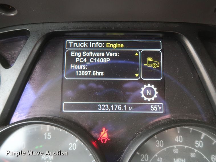 image for item KR9811 2015 Peterbilt 579  semi truck