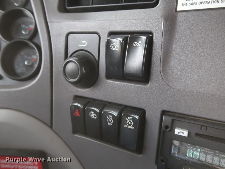 image for item KR9811 2015 Peterbilt 579  semi truck