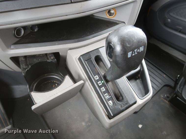 image for item KR9811 2015 Peterbilt 579  semi truck