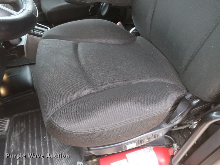 image for item KR9811 2015 Peterbilt 579  semi truck