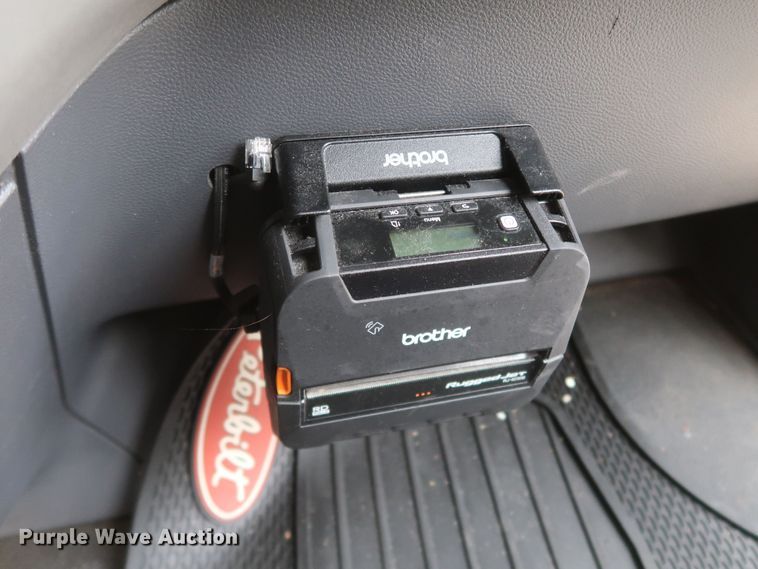 image for item KR9811 2015 Peterbilt 579  semi truck