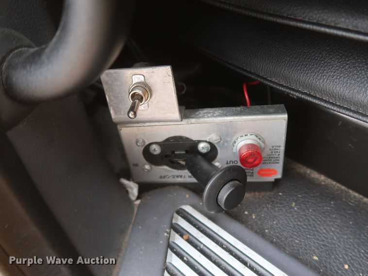 image for item KR9811 2015 Peterbilt 579  semi truck