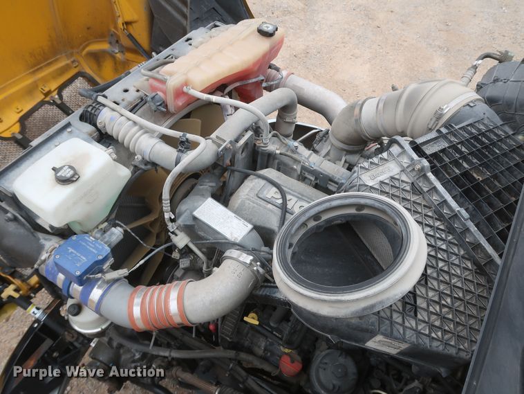 image for item KR9811 2015 Peterbilt 579  semi truck