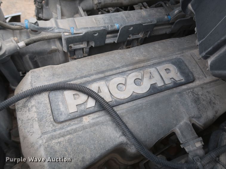 image for item KR9811 2015 Peterbilt 579  semi truck