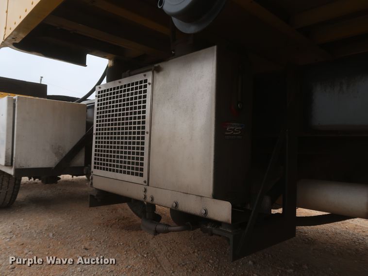 image for item KR9811 2015 Peterbilt 579  semi truck