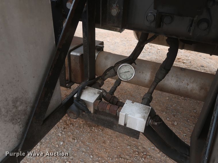 image for item KR9811 2015 Peterbilt 579  semi truck