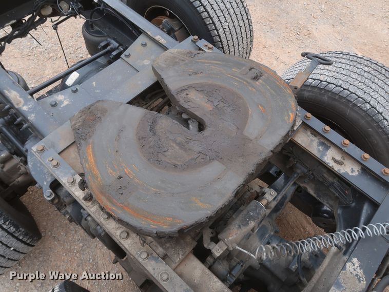 image for item KR9811 2015 Peterbilt 579  semi truck