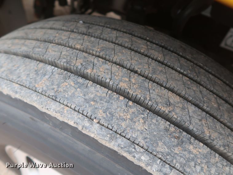 image for item KR9811 2015 Peterbilt 579  semi truck