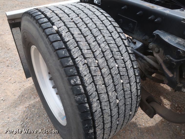 image for item KR9811 2015 Peterbilt 579  semi truck