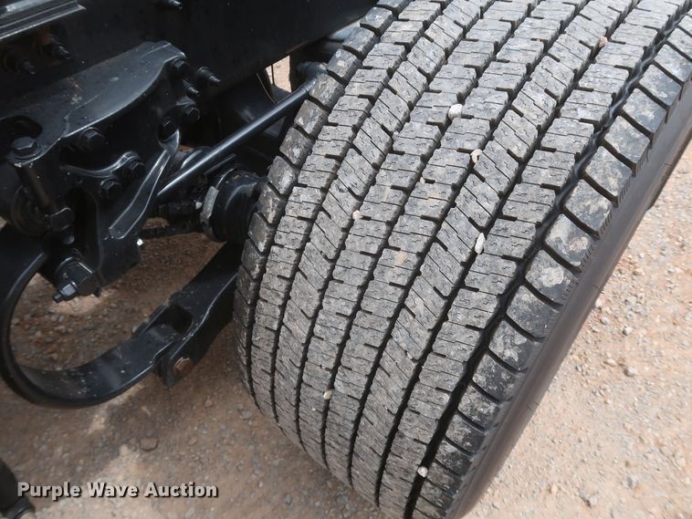 image for item KR9811 2015 Peterbilt 579  semi truck