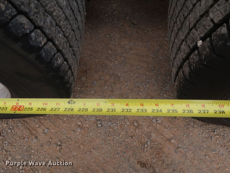 image for item KR9811 2015 Peterbilt 579  semi truck