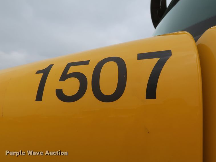 image for item KR9811 2015 Peterbilt 579  semi truck