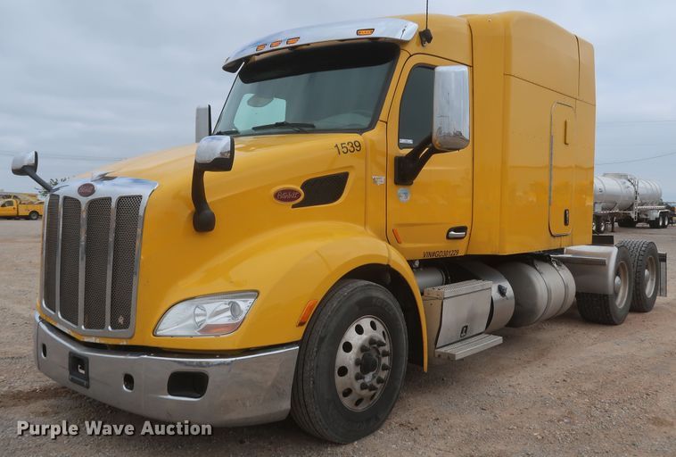 image for item KR9812 2016 Peterbilt 579  semi truck