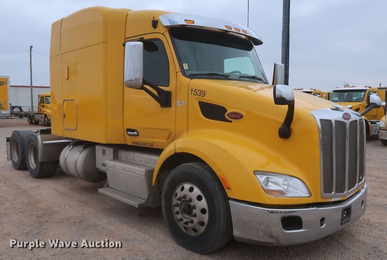 image for item KR9812 2016 Peterbilt 579  semi truck